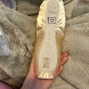 C pro 90 H freed of London pointe shoes